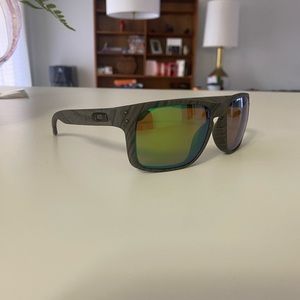 Oakley Holbrook Woodgrain™️ Shallow Water Prizm Polarized Green mirror